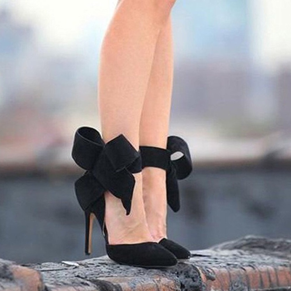 Over size bow black suede heels pumps